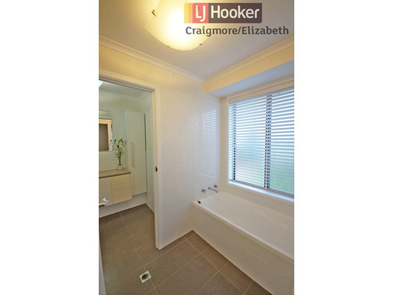 11 Chestnut Grove, Hillbank SA 5112