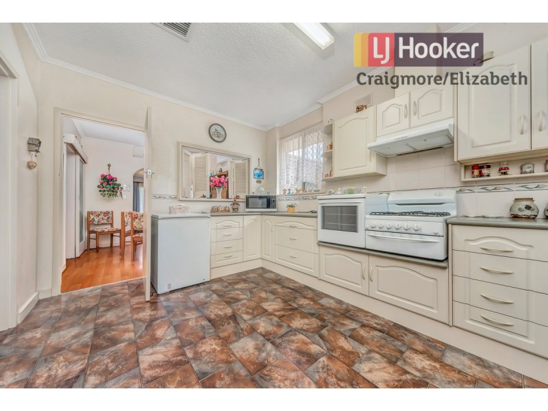 8 Valda Road, Para Hills SA 5096