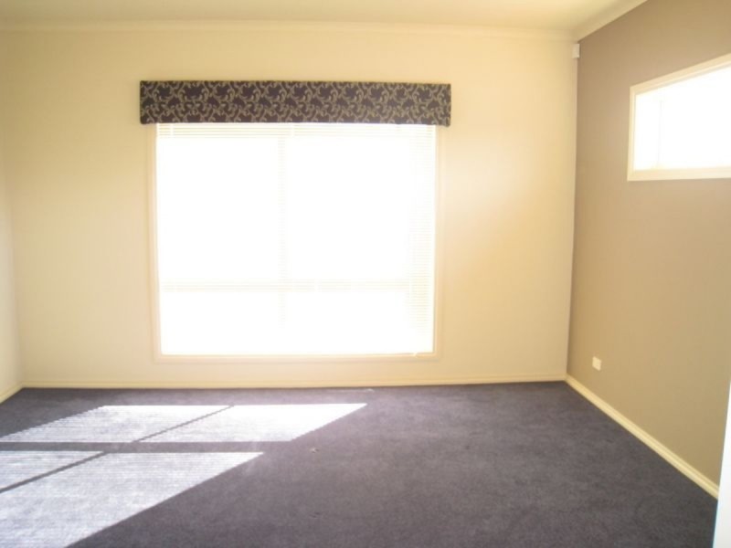 19 Lakeside Drive, Andrews Farm SA 5114