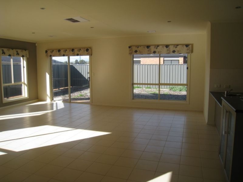 19 Lakeside Drive, Andrews Farm SA 5114