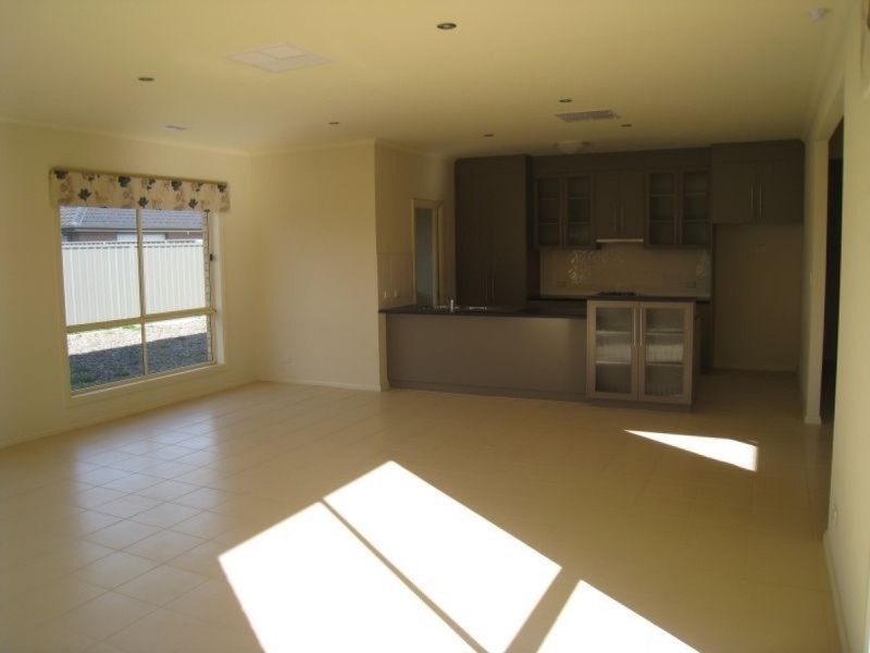 19 Lakeside Drive, Andrews Farm SA 5114