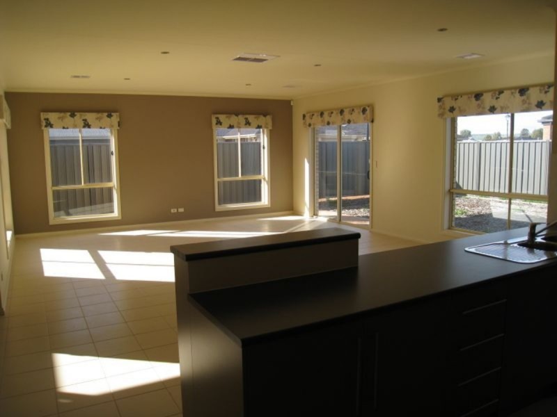 19 Lakeside Drive, Andrews Farm SA 5114