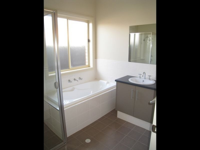 19 Lakeside Drive, Andrews Farm SA 5114