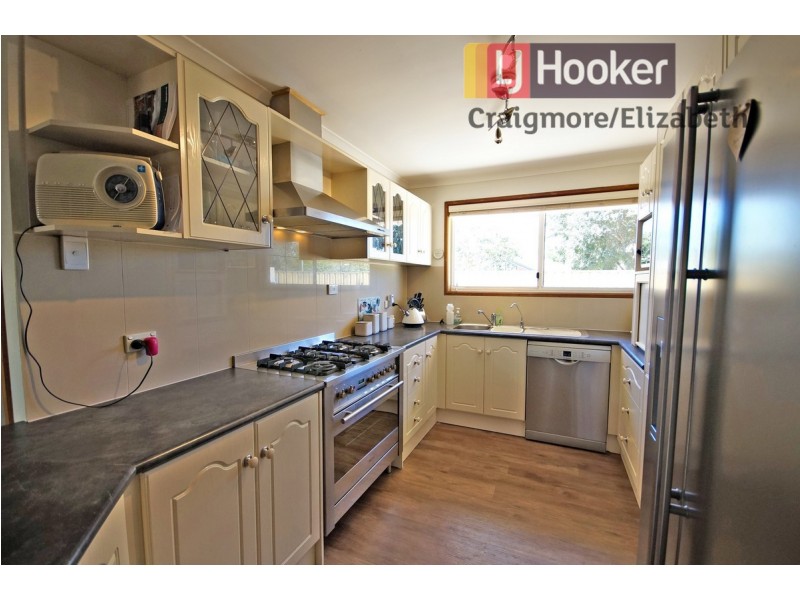 49 President Avenue, Andrews Farm SA 5114