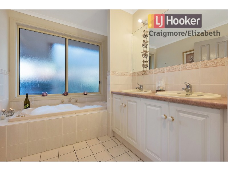 11 Dawn Close, Andrews Farm SA 5114