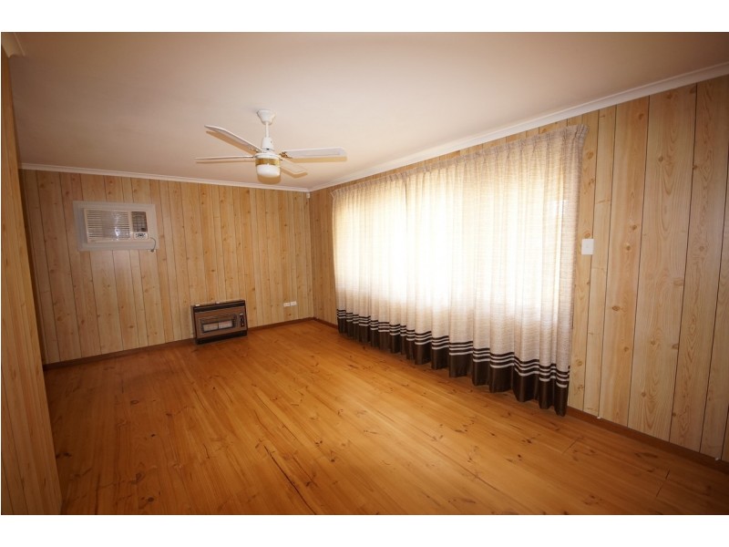 8 Noora Crescent, Munno Para SA 5115