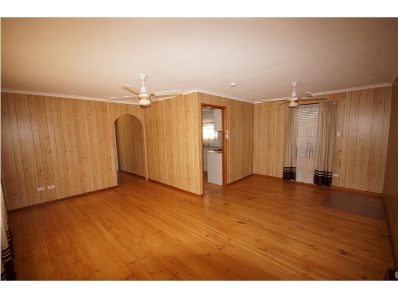 8 Noora Crescent, Munno Para SA 5115