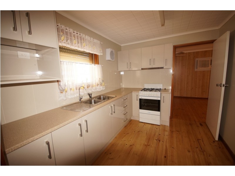 8 Noora Crescent, Munno Para SA 5115