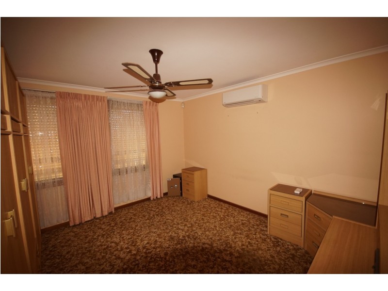 8 Noora Crescent, Munno Para SA 5115