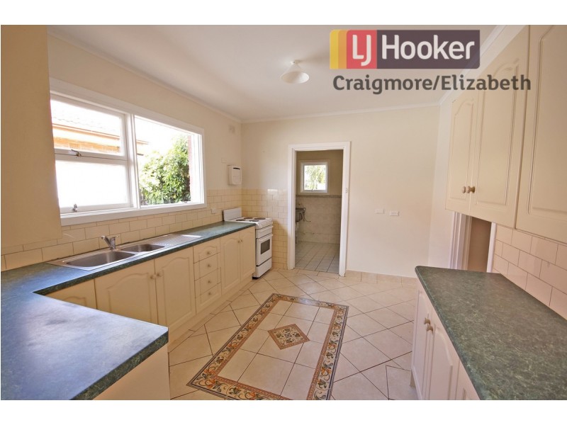 6 Robins Street, Elizabeth Downs SA 5113