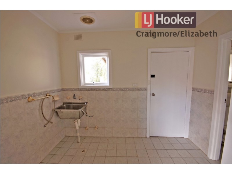 6 Robins Street, Elizabeth Downs SA 5113