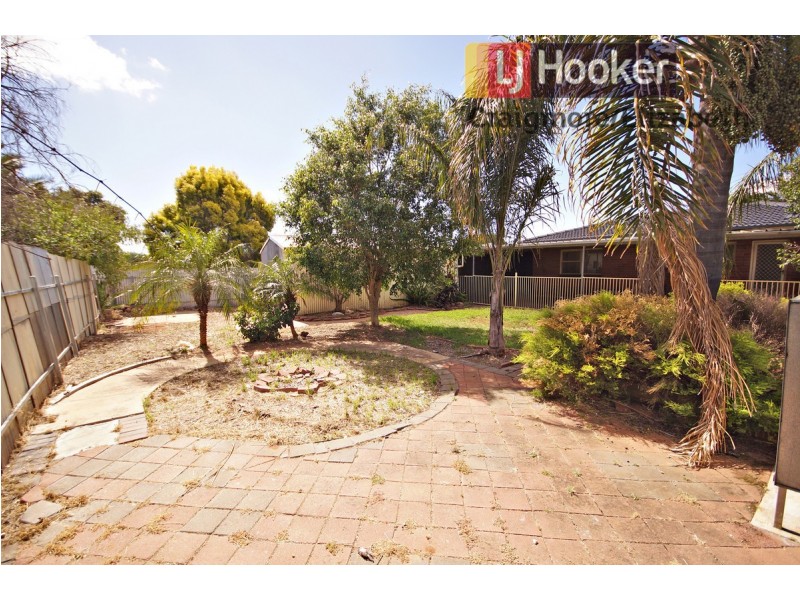 6 Robins Street, Elizabeth Downs SA 5113