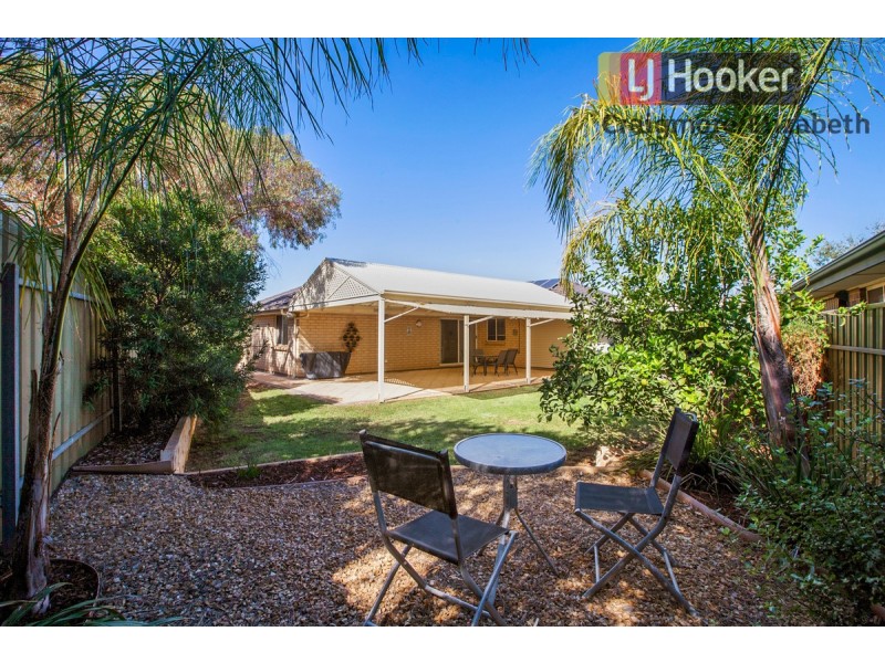 10 Pyrus Crescent, Andrews Farm SA 5114