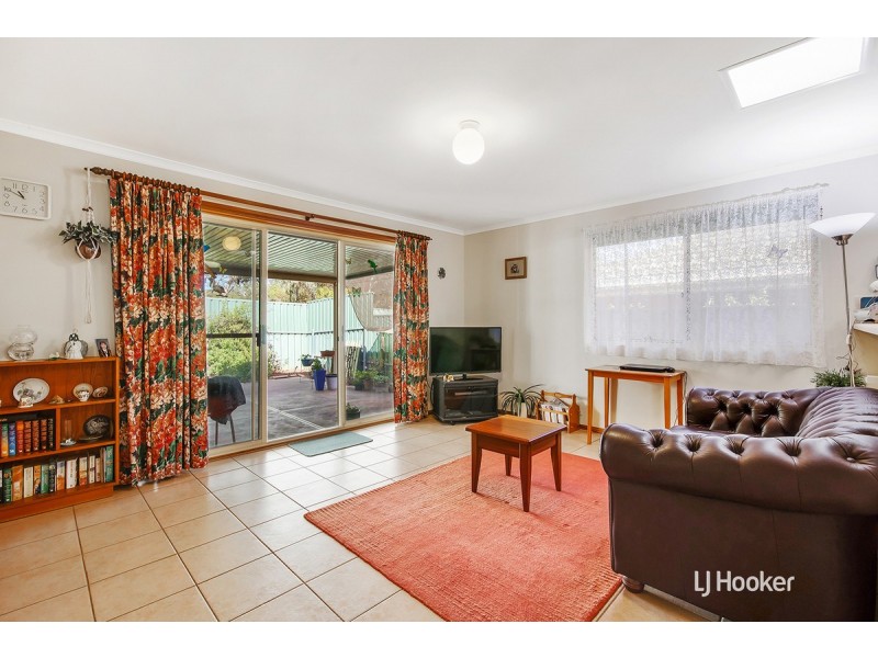 4 Chestnut Grove, Hillbank SA 5112