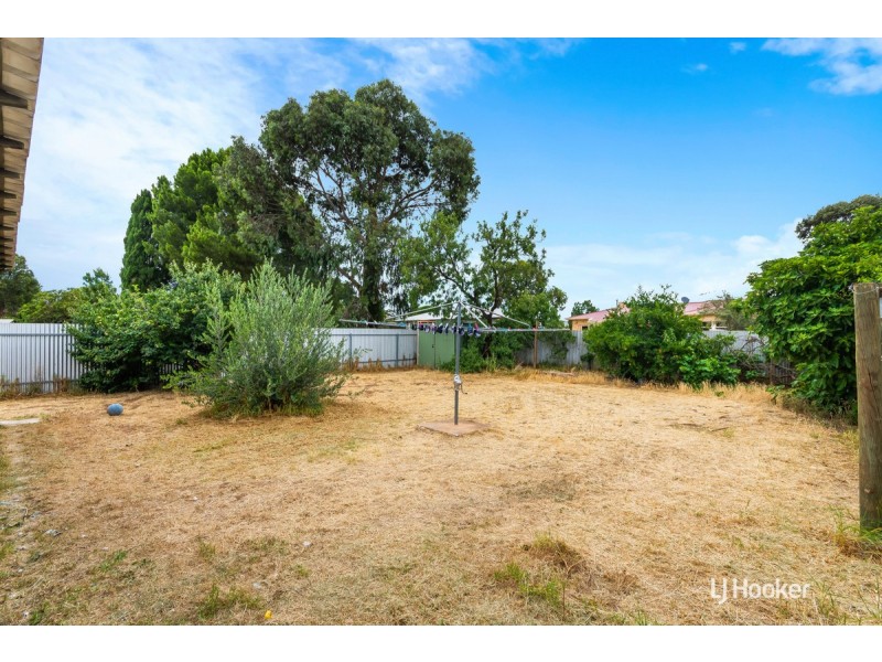 8 Winklebury Road, Elizabeth Vale SA 5112