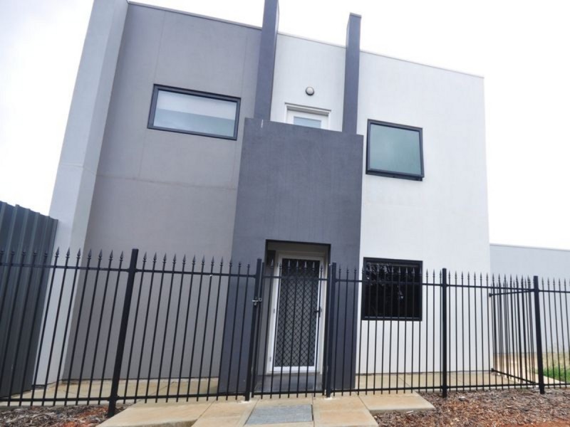 1/3 Campbell Road, Elizabeth Downs SA 5113