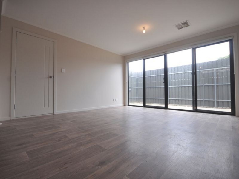 1/3 Campbell Road, Elizabeth Downs SA 5113