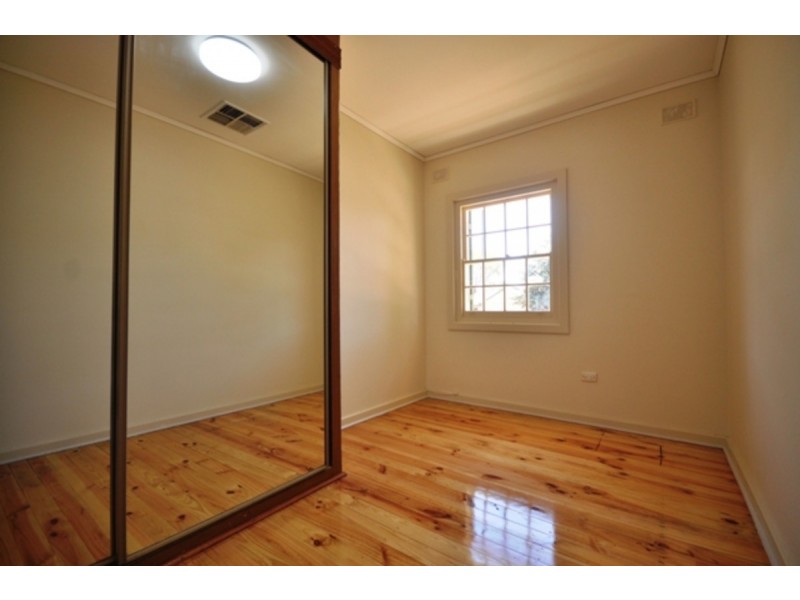 8 Banwell Street, Elizabeth Vale SA 5112