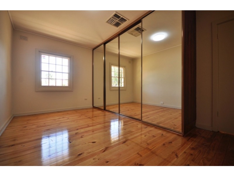 8 Banwell Street, Elizabeth Vale SA 5112