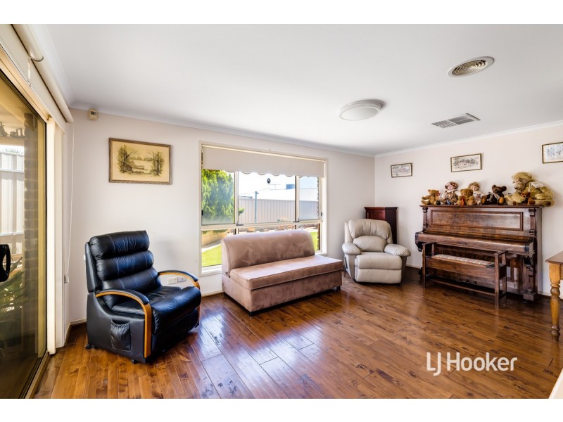 34 Thiele Crescent, Evanston Park SA 5116