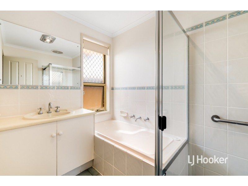 34 Thiele Crescent, Evanston Park SA 5116