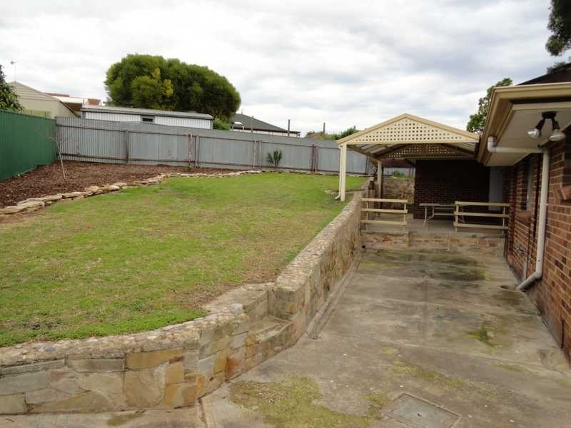 17 Haddington Court, Valley View SA 5093