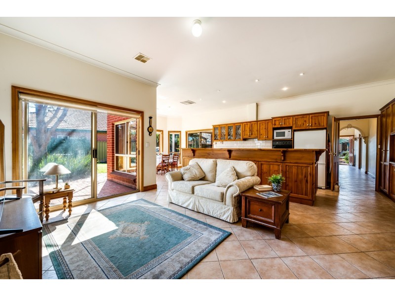2 Leewood Court, Paradise SA 5075