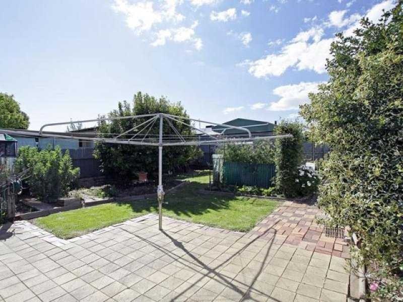 16 Geraldine Street, Valley View SA 5093
