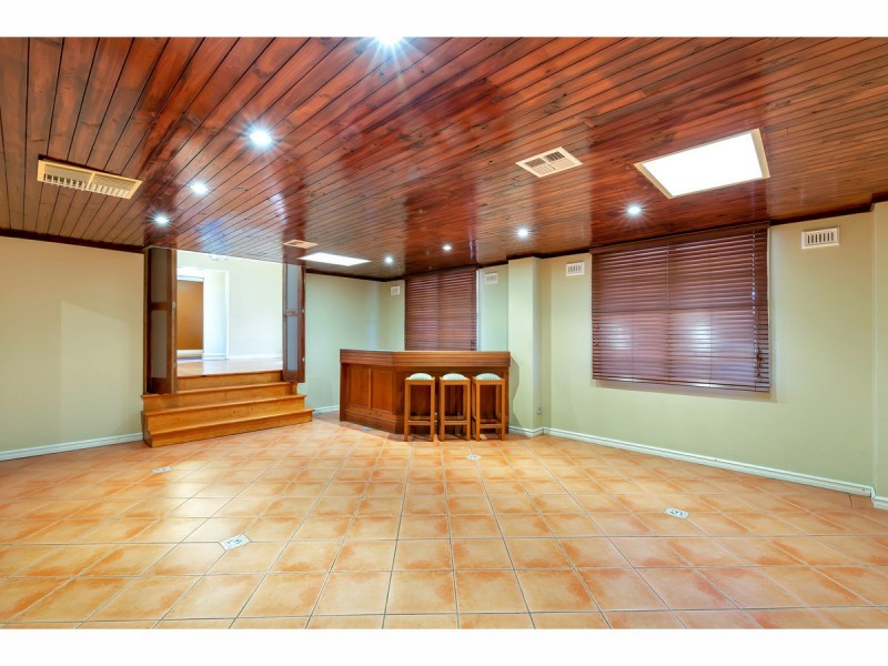 17 Haddington Court, Valley View SA 5093