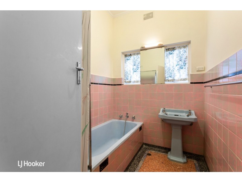 8 Piccadilly Crescent, Campbelltown SA 5074