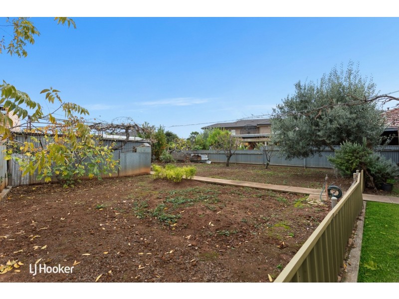 8 Piccadilly Crescent, Campbelltown SA 5074