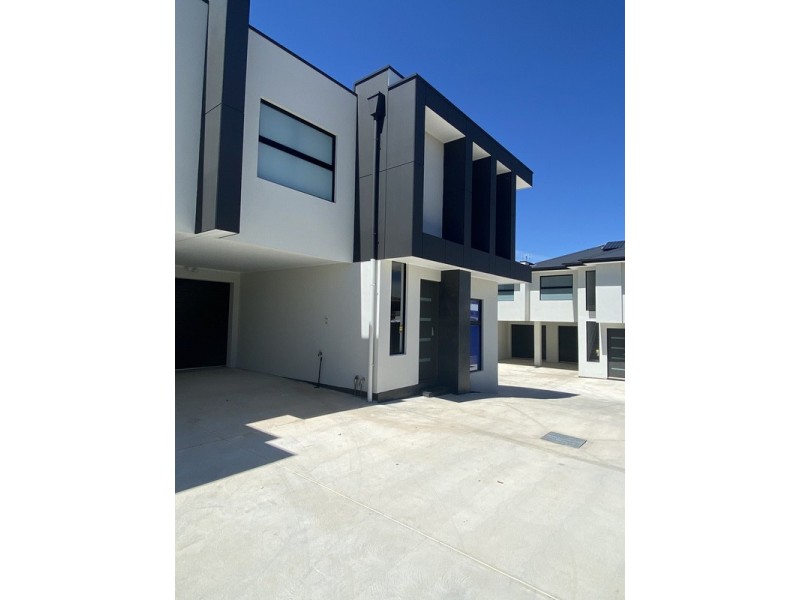 1/2 Lorenz Street, Campbelltown SA 5074