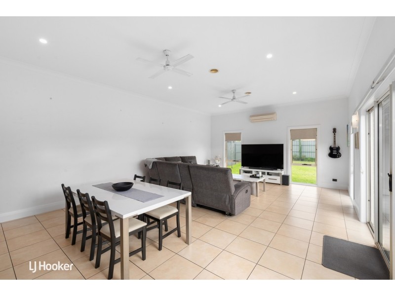2 Dinwoodie Avenue, Clarence Gardens SA 5039