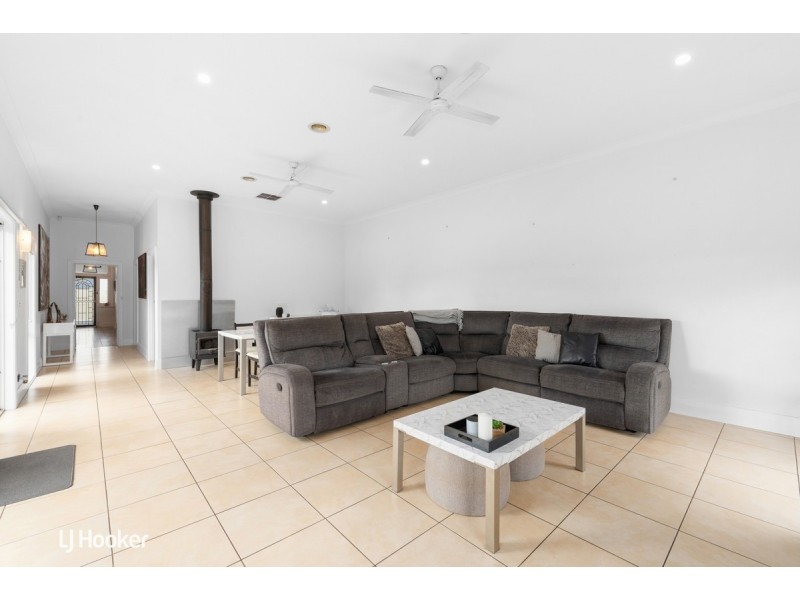 2 Dinwoodie Avenue, Clarence Gardens SA 5039