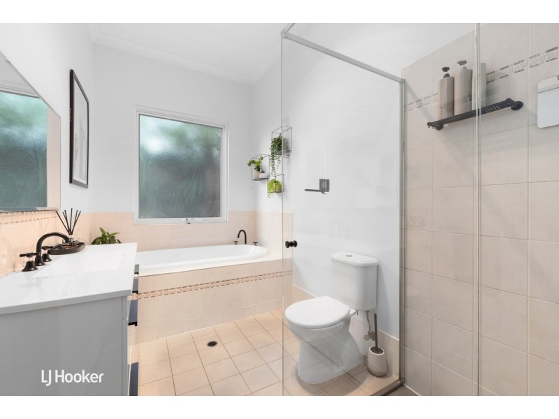 2 Dinwoodie Avenue, Clarence Gardens SA 5039