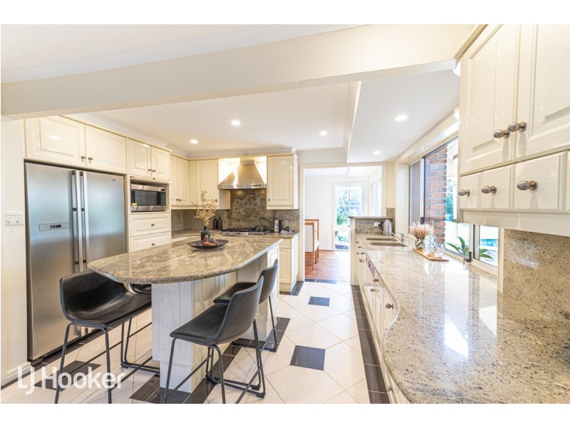 8 Honolulu Grove, West Lakes SA 5021