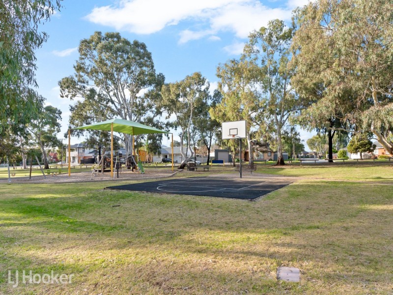 10 Snowy Drive, Valley View SA 5093