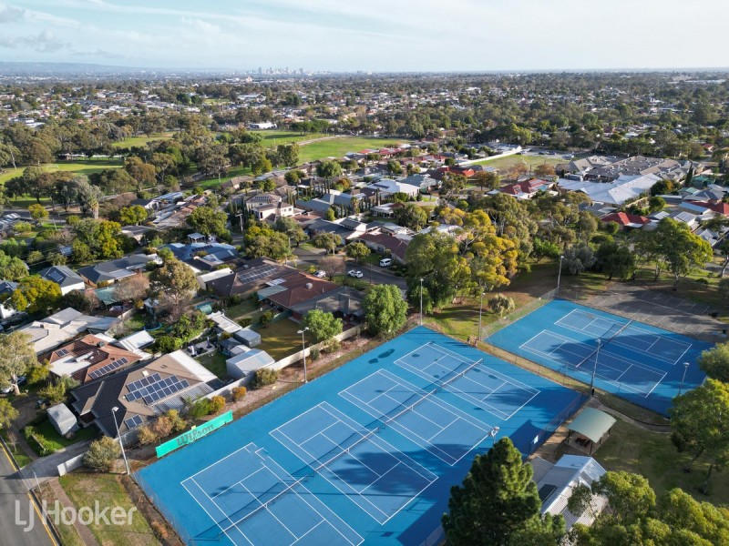 10 Snowy Drive, Valley View SA 5093