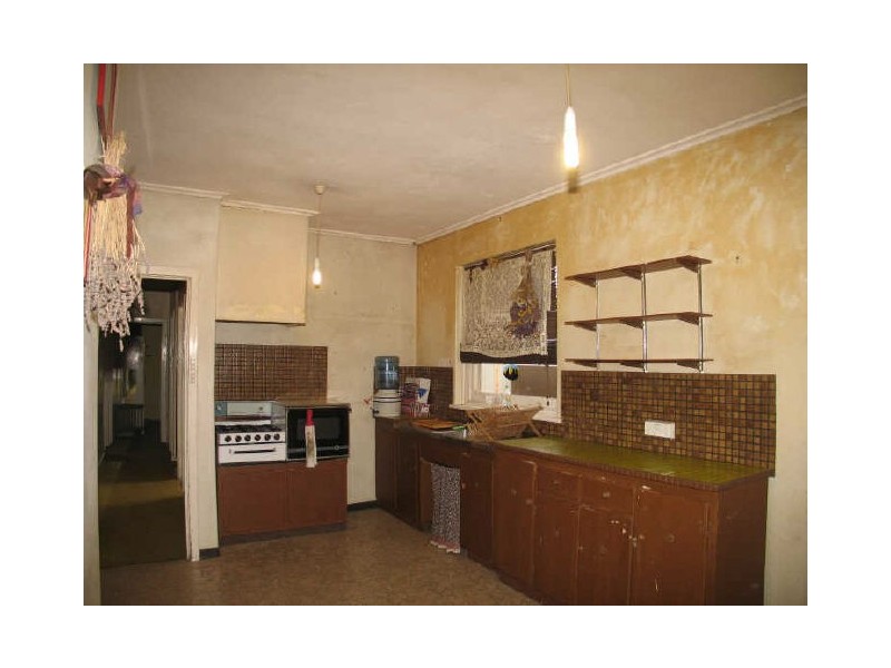 2 Reading Street, Clearview SA 5085