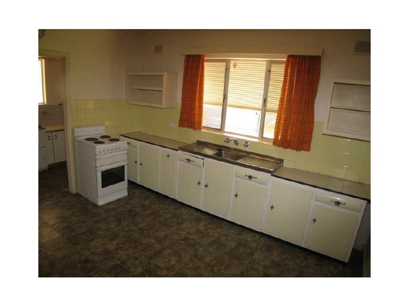 13 Forrest Ave, Valley View SA 5093