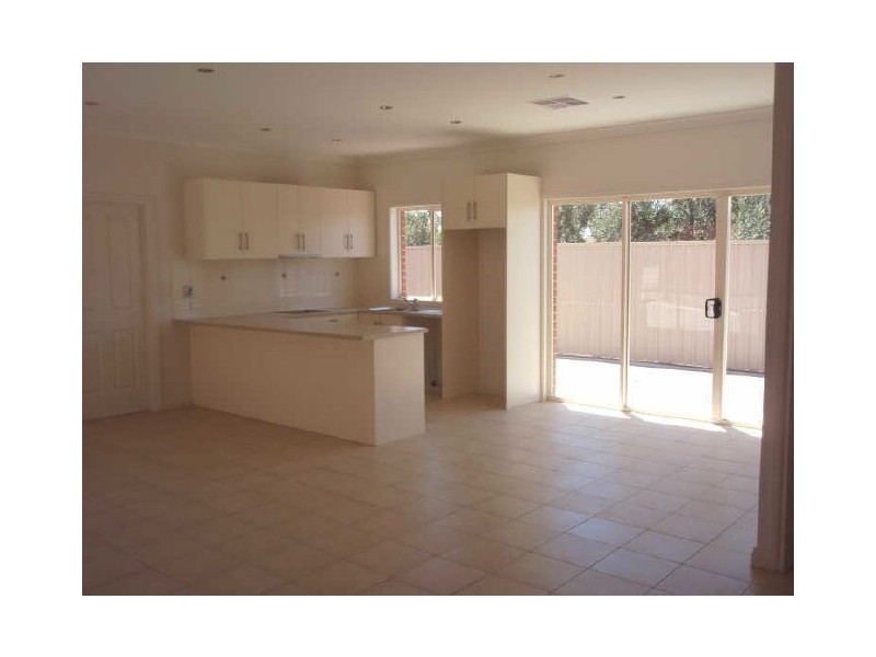 2/91 Kingborn Ave, Seaton SA 5023