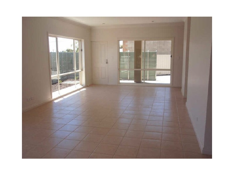 2/91 Kingborn Ave, Seaton SA 5023