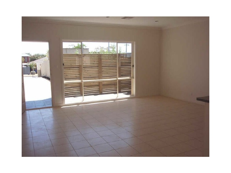 2/91 Kingborn Ave, Seaton SA 5023