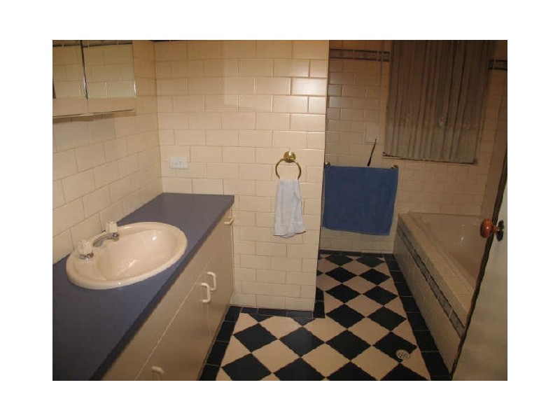 18a Dennis Ave, Newton SA 5074