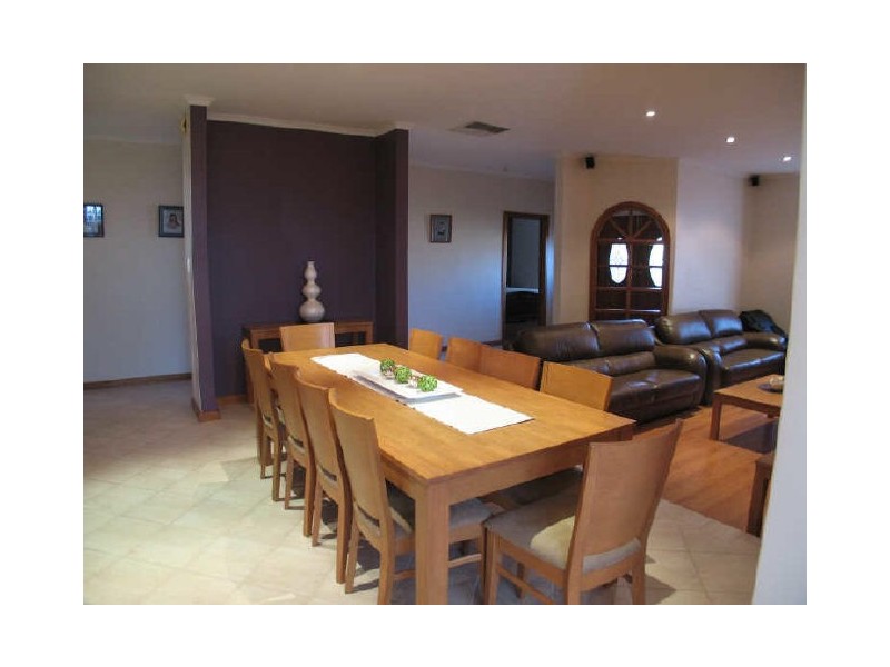 16 Gulfview Parade, Valley View SA 5093