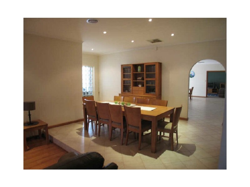 16 Gulfview Parade, Valley View SA 5093