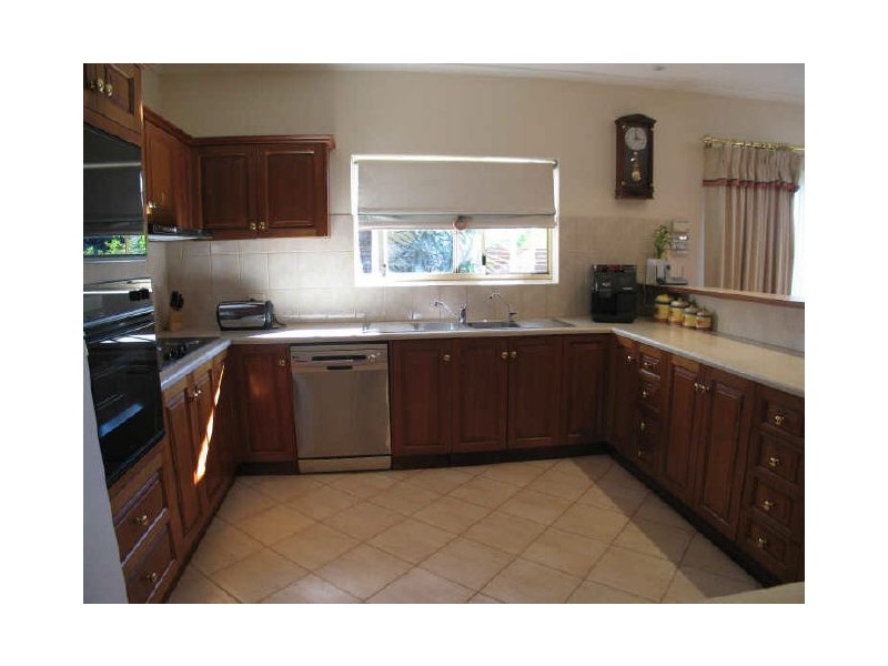 16 Gulfview Parade, Valley View SA 5093