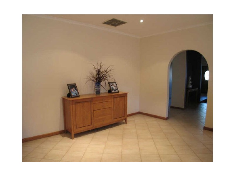 16 Gulfview Parade, Valley View SA 5093