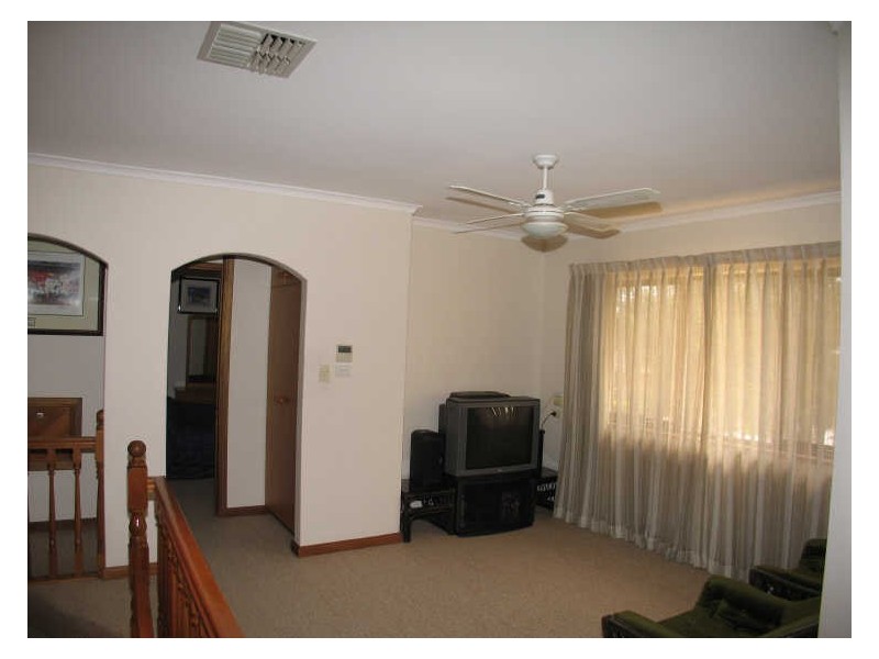 8 Waterford Ave, Dernancourt SA 5075