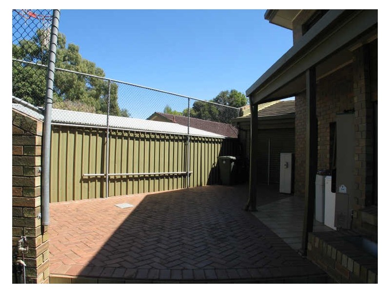 8 Waterford Ave, Dernancourt SA 5075